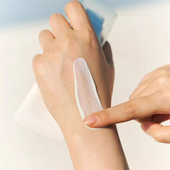 SKIN1004 Centella Madagascar Hyalu-Cica Water-Fit Sun Serum - 50ml Sunblock - XOXO cosmetics