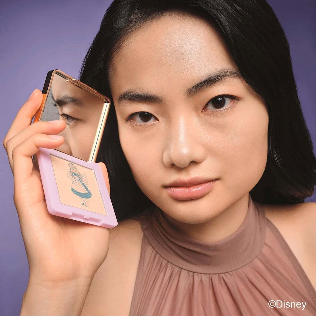 Catrice Alice in Wonderland Luminizing Compact Powder Powder - XOXO cosmetics