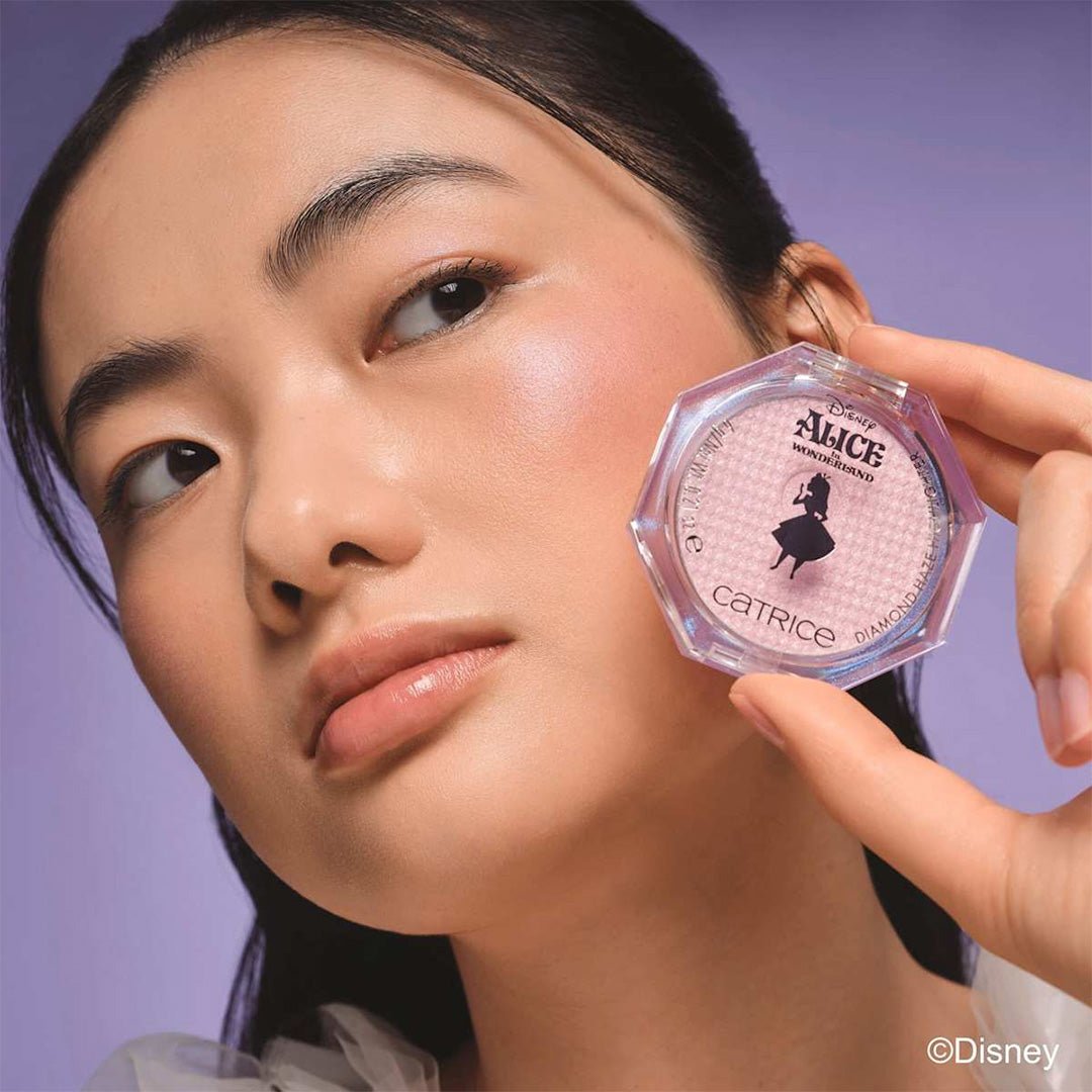 Catrice Disney Alice in Wonderland Diamond Haze Highlighter - C01 Dream Bigger Highlighter - XOXO cosmetics