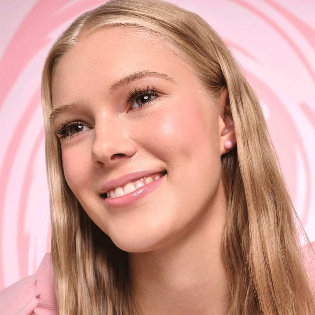 Essence Disney Alice In Wonderland Fluffy Mousse Matte Blush Blush - XOXO cosmetics