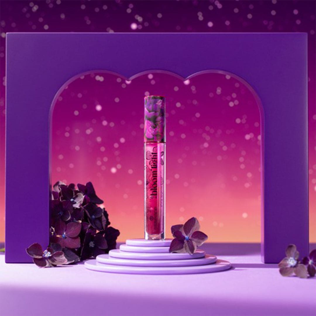 Essence In The Bloom Light Shiny Lipgloss Lip Gloss - XOXO cosmetics