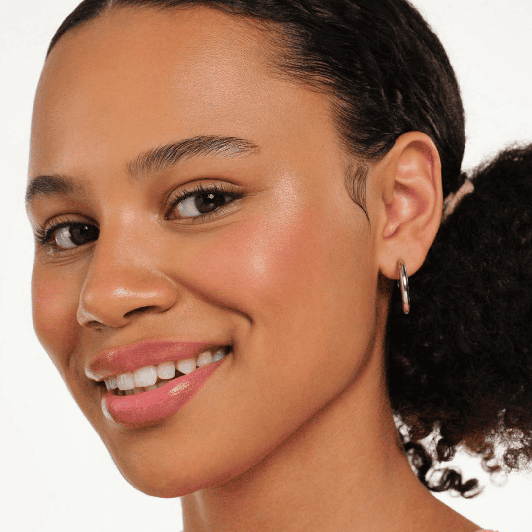Essence Radiant Light Face Palette - 10 Glow Icon Highlighter - XOXO cosmetics