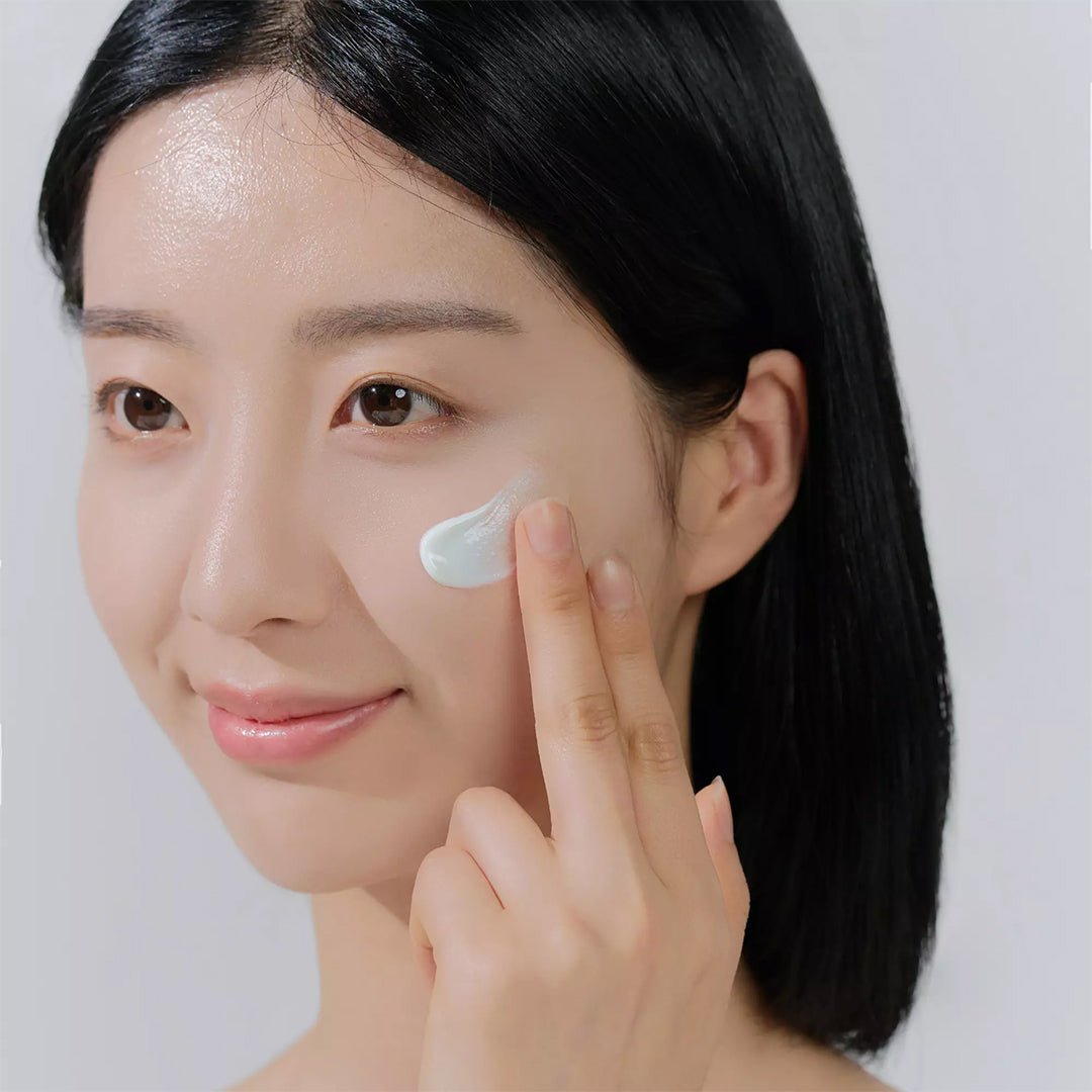SKIN1004 Centella Madagascar Hyalu-Cica Water-Fit Sun Serum - 50ml Sunblock - XOXO cosmetics